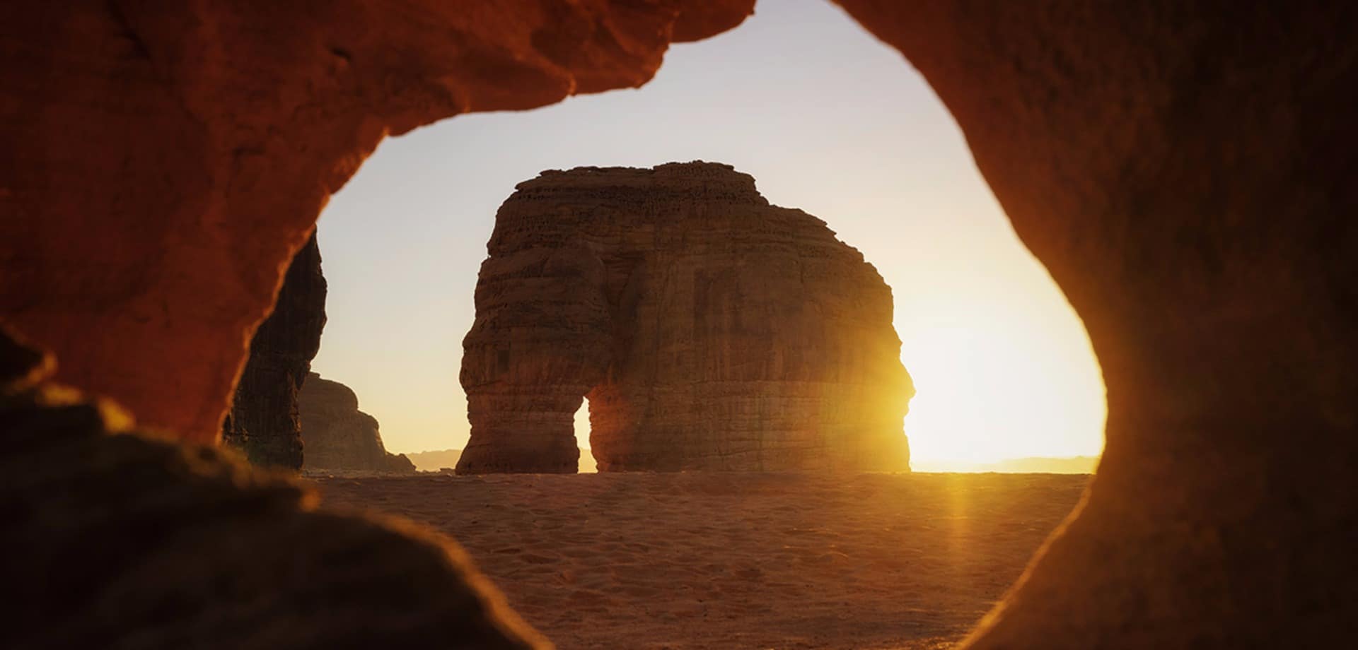 Arabia saudita elephant rock alula shutterstock